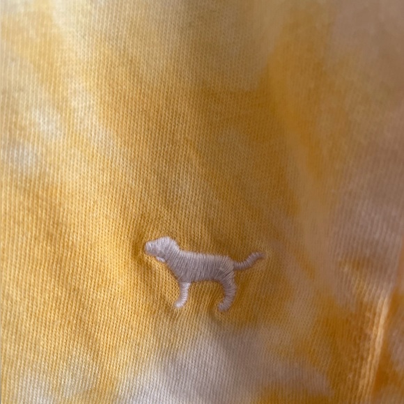 PINK V-neck shirt- yellow - Picture 3 of 4